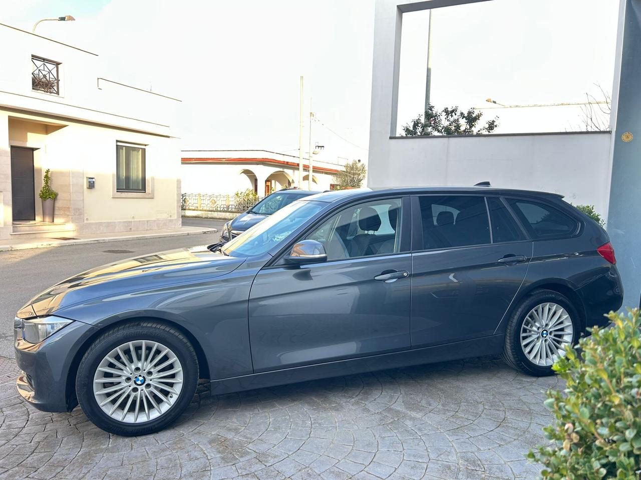 Bmw 318d 2.0 143Cv TOURING XDRIVE NAVI-2015