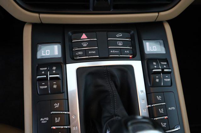 PORSCHE Macan Macan