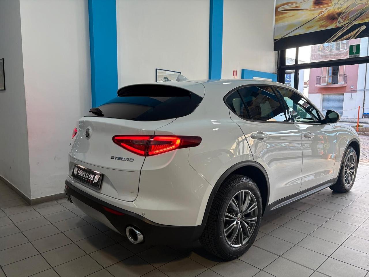 Alfa Romeo Stelvio 2.2 Turbodiesel 180 CV AT8 Q4 Business