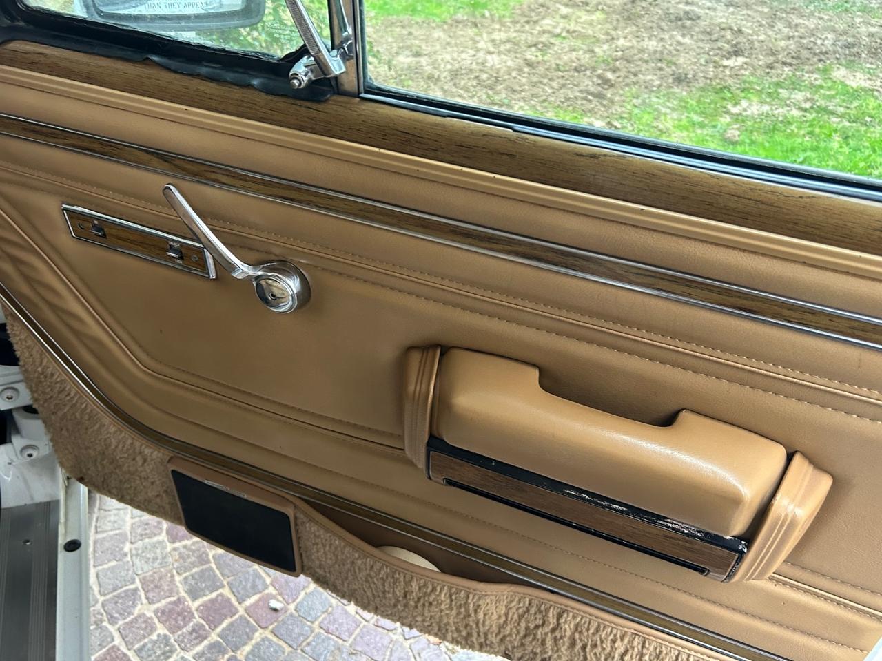 Jeep Wagoneer Grand 5.9 v8