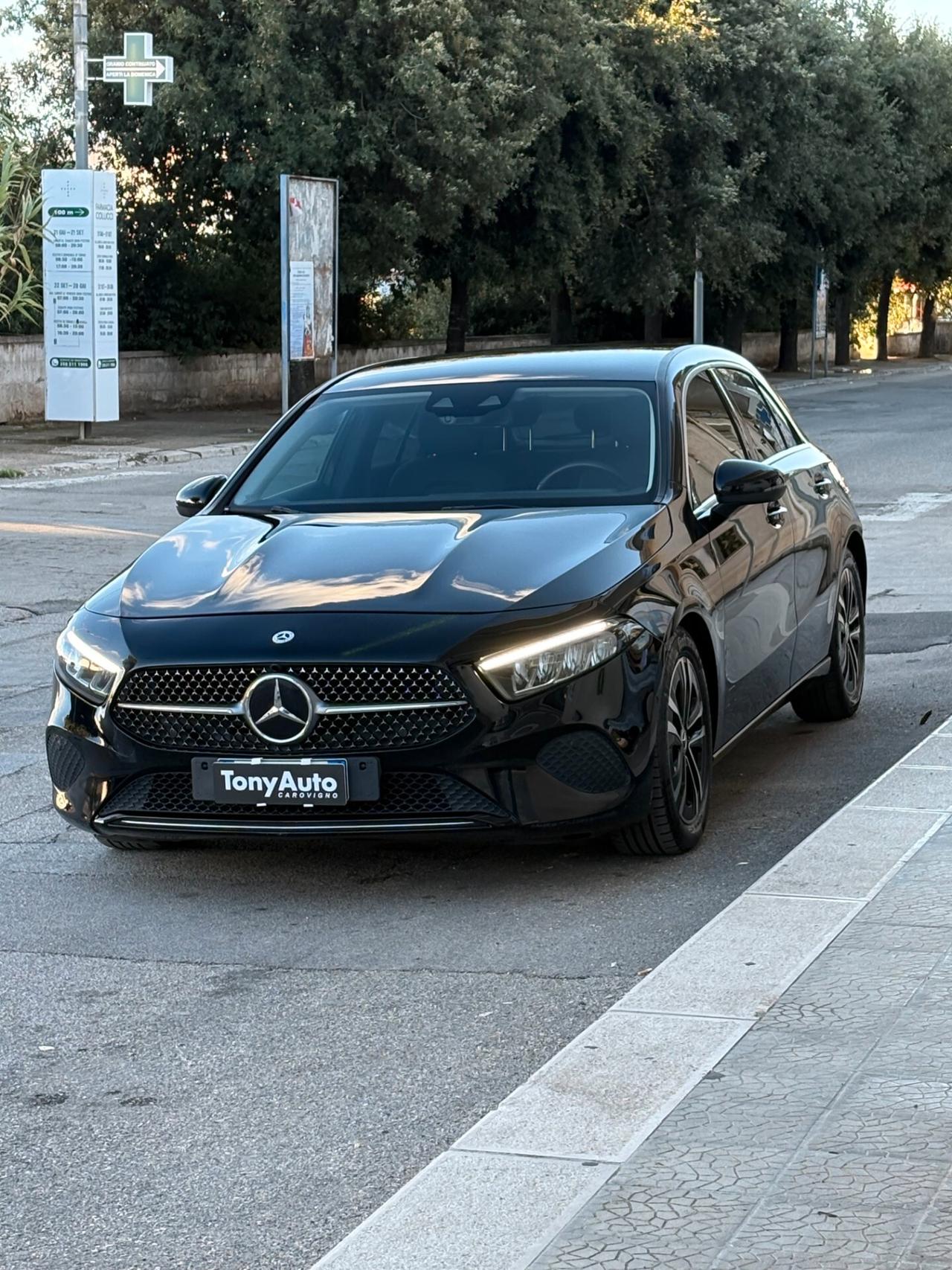 Mercedes-benz A 180 d Premium auto AMG con NAVI,TELECAMERA,VIRTUAL COCKPIT,APPLE CARPLAY,FULL LED,VETRI OSCURATI,TESSUTO