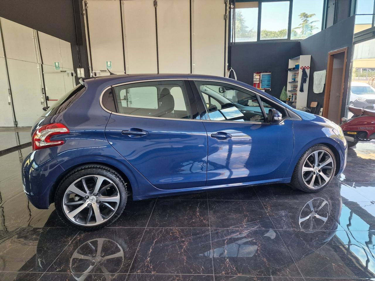 Peugeot 208 1.6 e-HDi 115 CV Stop&Start 5 porte Allure