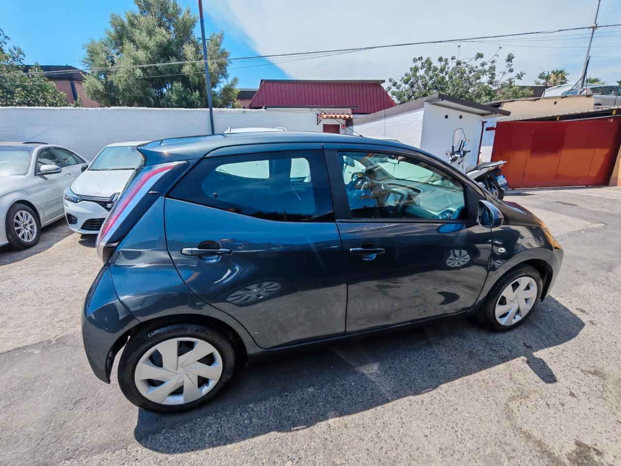 Toyota Aygo 1.0 VVT-i 72 CV 5 porte x-play MMT Automatica