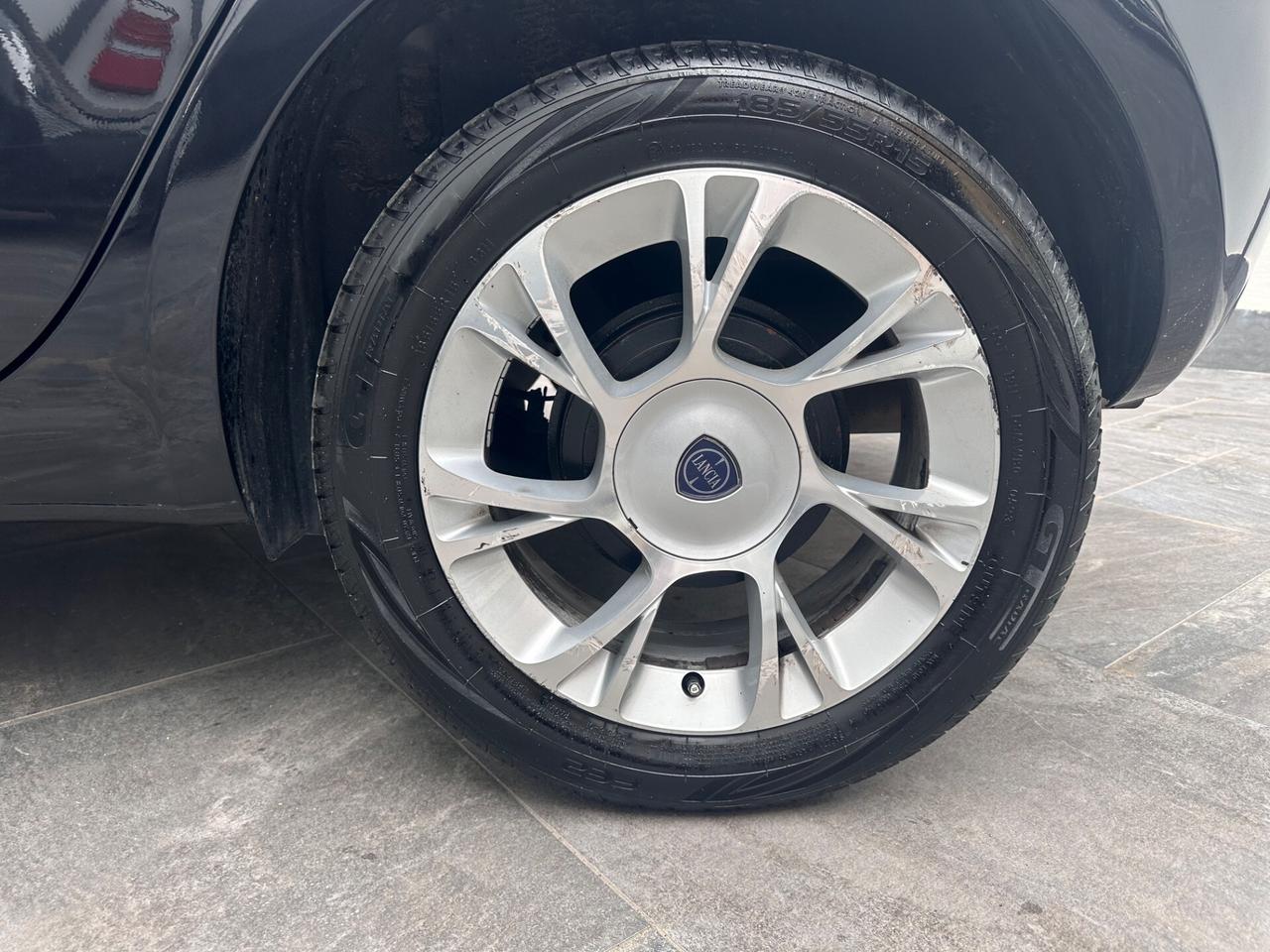 Lancia Ypsilon 1.2 69 CV 5 porte Gold