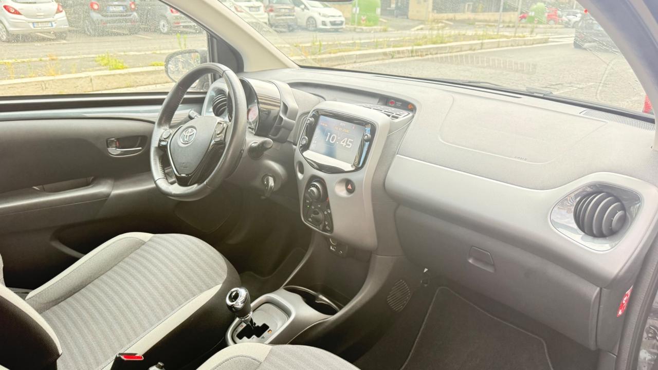Toyota Aygo 1.0 VVT-i 72 CV 5 porte x-play MMT C.AUTOMATICO LED NAVI KAMERA PDC CERCHI 16