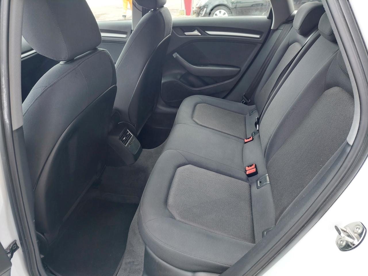 Audi A3 1.6 TDI 116CV NAVI LED CERCHIO 17