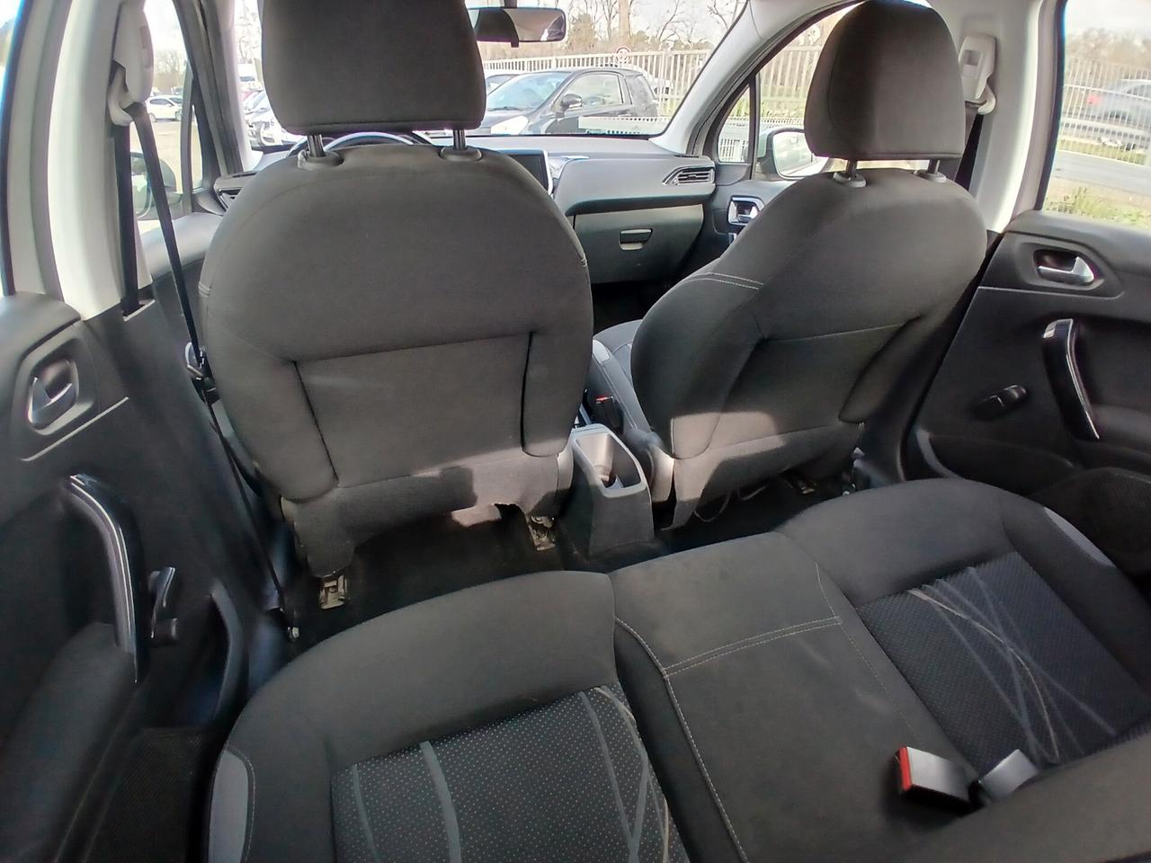 Peugeot 208 1.4 HDi 68 CV 5 porte Allure