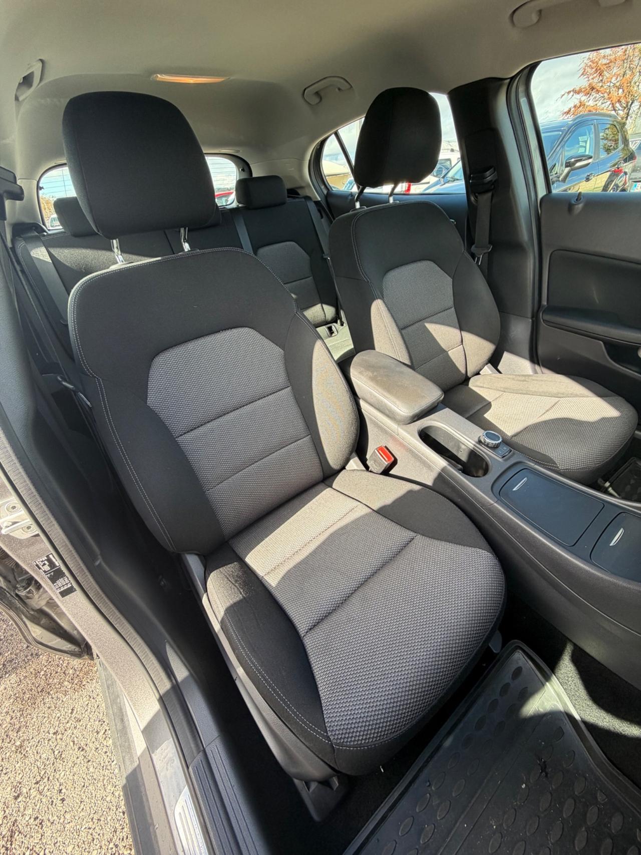 Mercedes-benz GLA 180 d Business