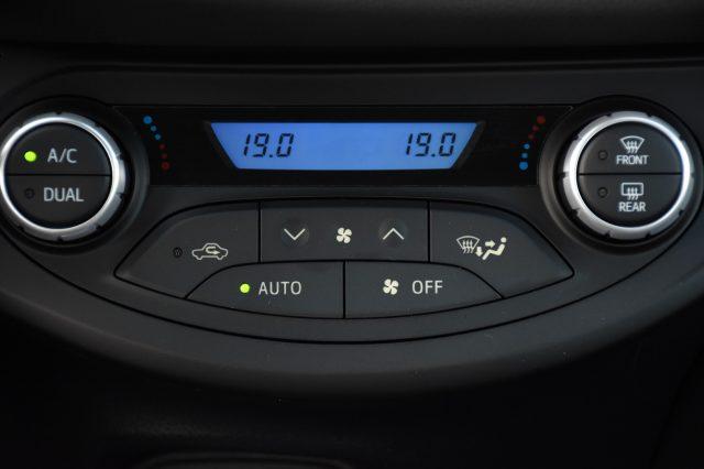 TOYOTA Yaris 1.5 Hybrid 5 porte Business