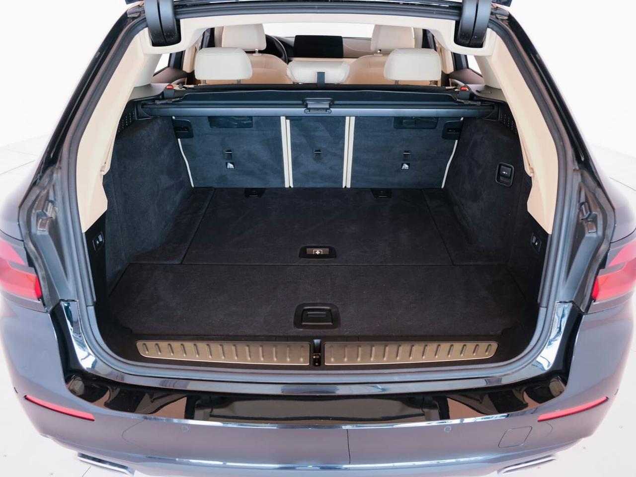 BMW 518d Touring mhev 48V auto