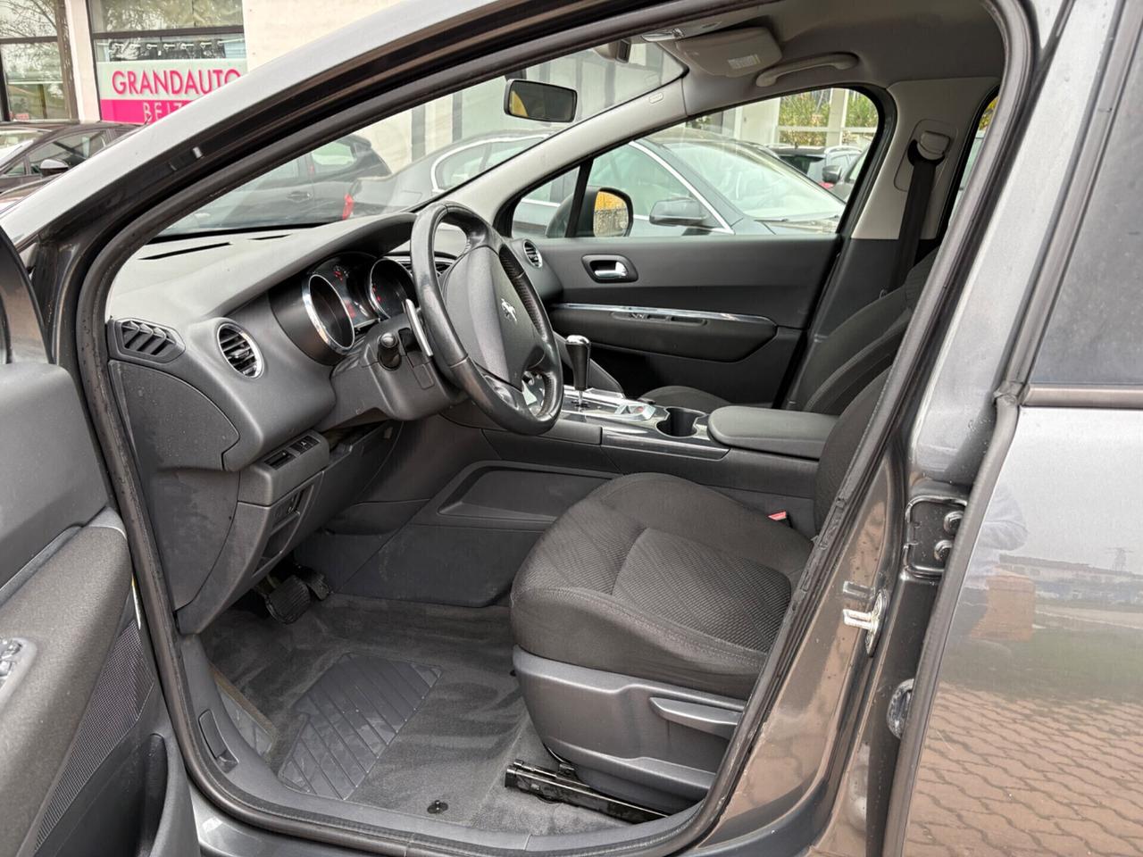 Peugeot 3008 1.6 HDi 110CV cambio robotizzato Business