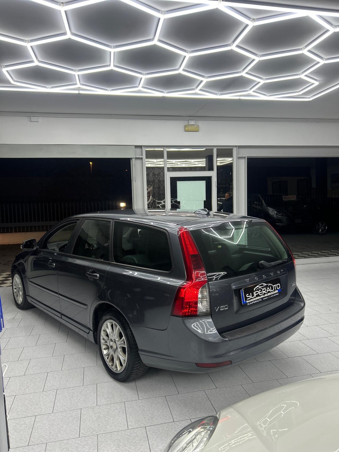 Volvo V50 D2 R-design