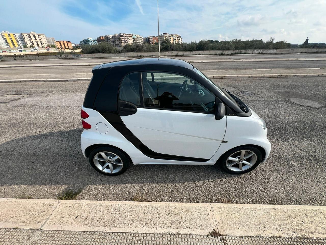 Smart ForTwo 1000 52 kW coupé passion - 2012