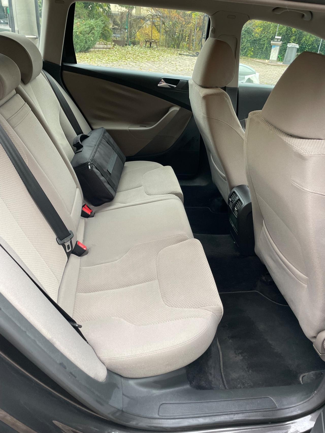 Volkswagen Passat 2.0 TDI . Highline €.2499