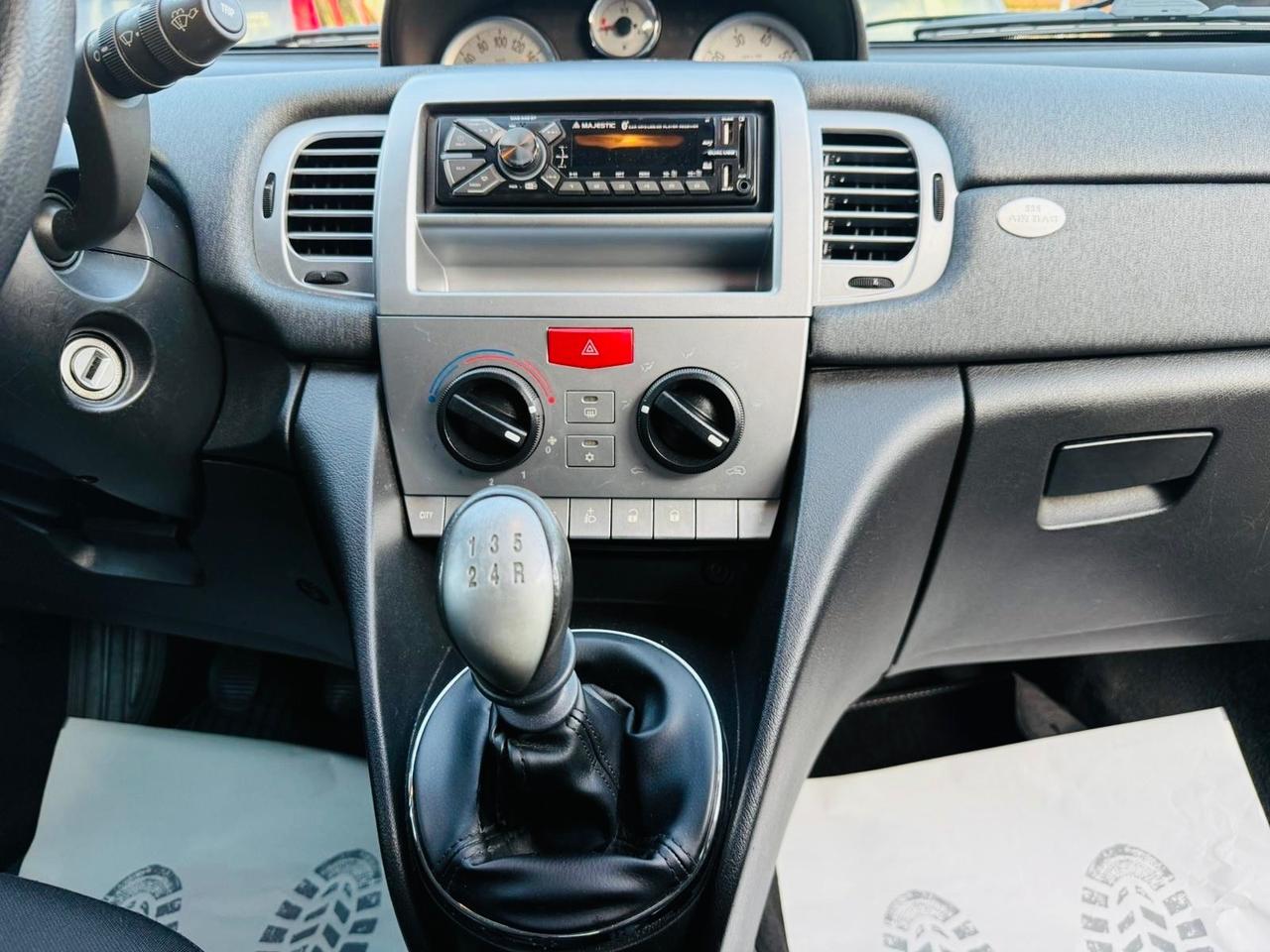 Lancia Ypsilon 1.2 Versus