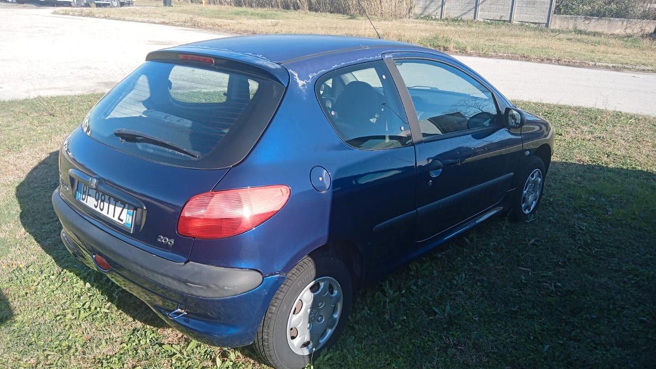 Peugeot 206 1.1 3p. XR