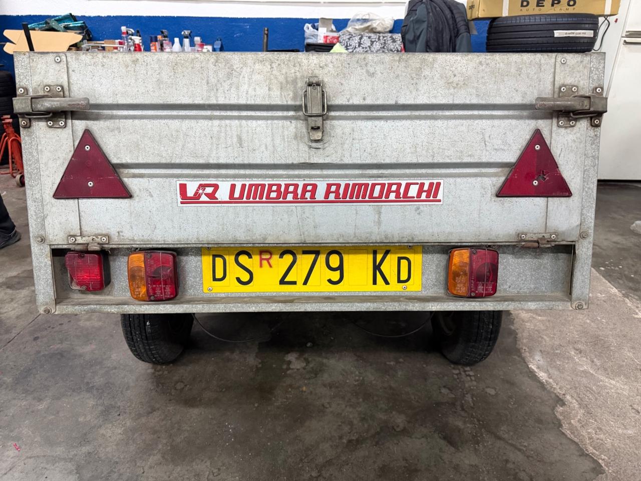 Renault Clio 1.2 con gancio traino e carrello compreso