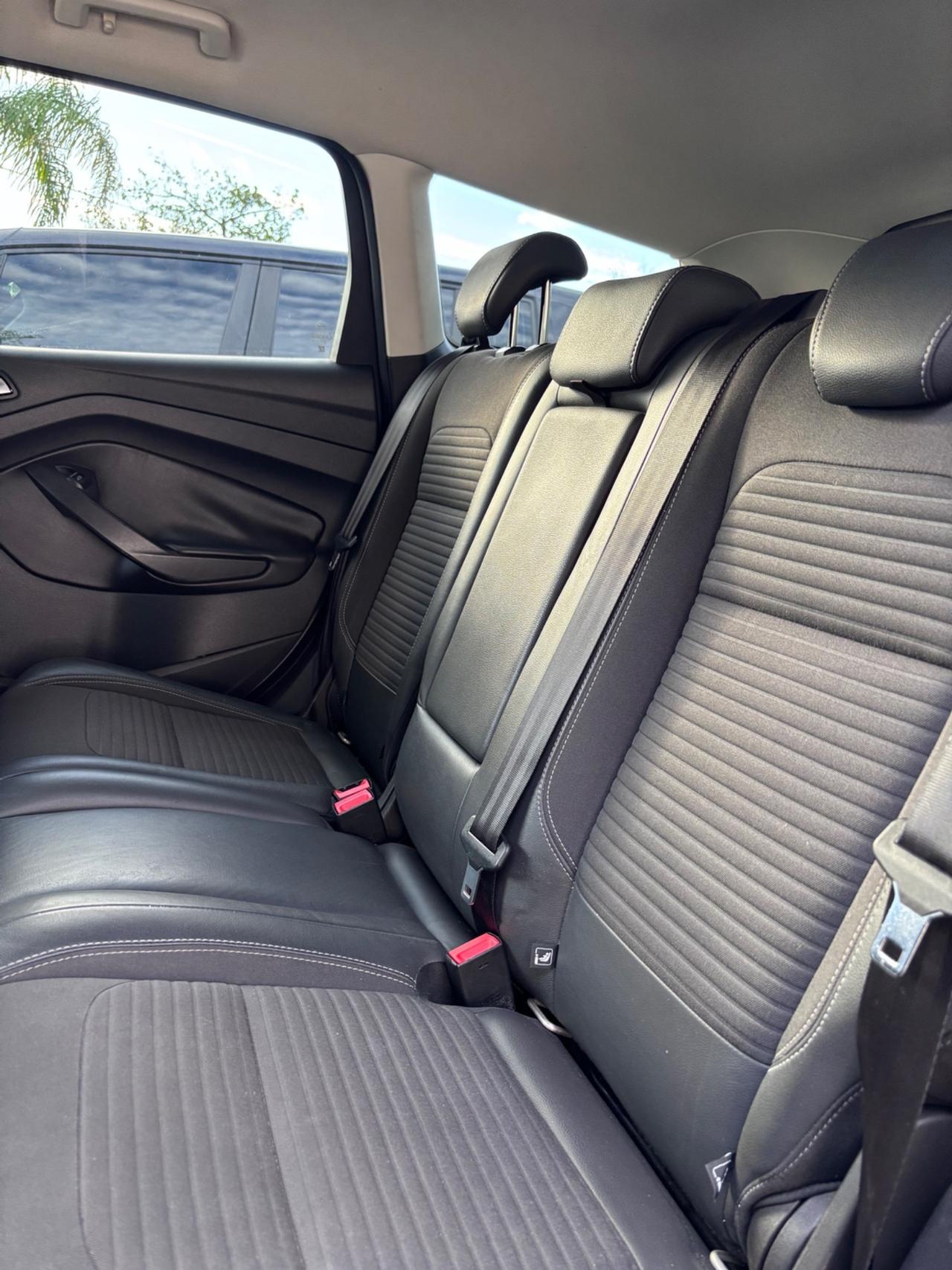 Ford Kuga 1.5 TDCI 120 CV S&S 2WD Powershift Titanium