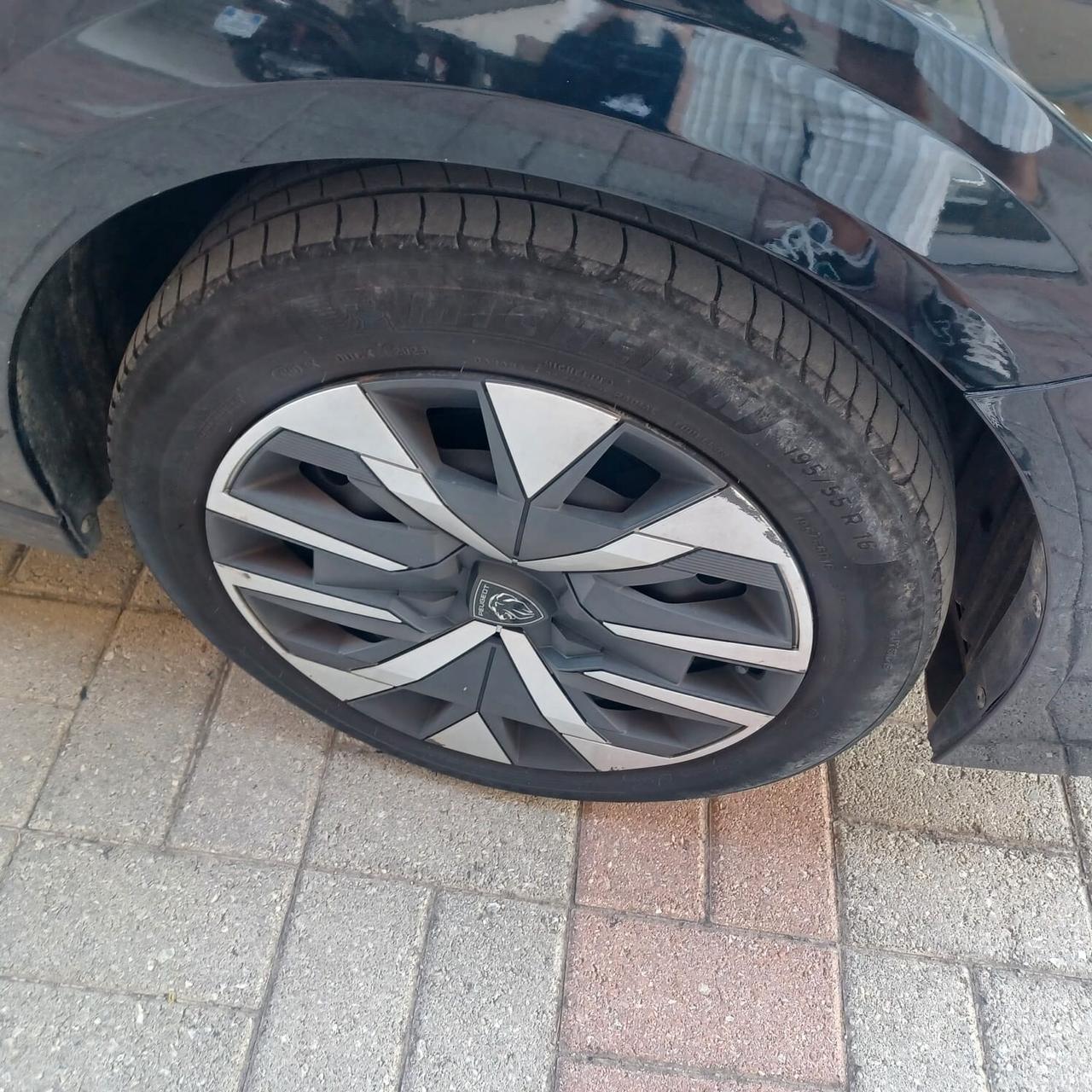 52778km COME NUOVA PEUGEOT 208 .12 NEOPATENTATI