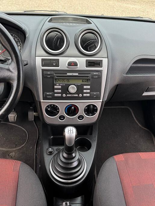 Ford Fiesta 1.2 16V 5p. Titanium
