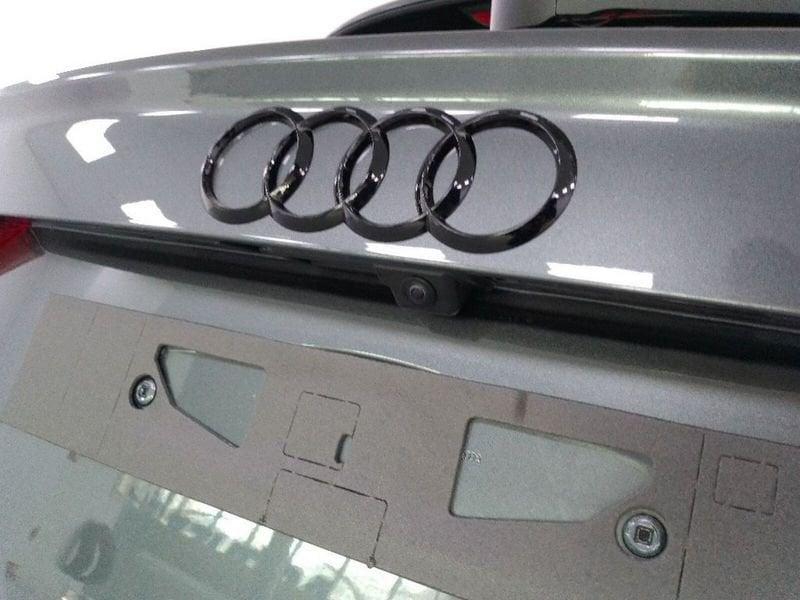 Audi Q3 Sportback 40 2.0 tdi Identity Black quattro 193cv s-tronic