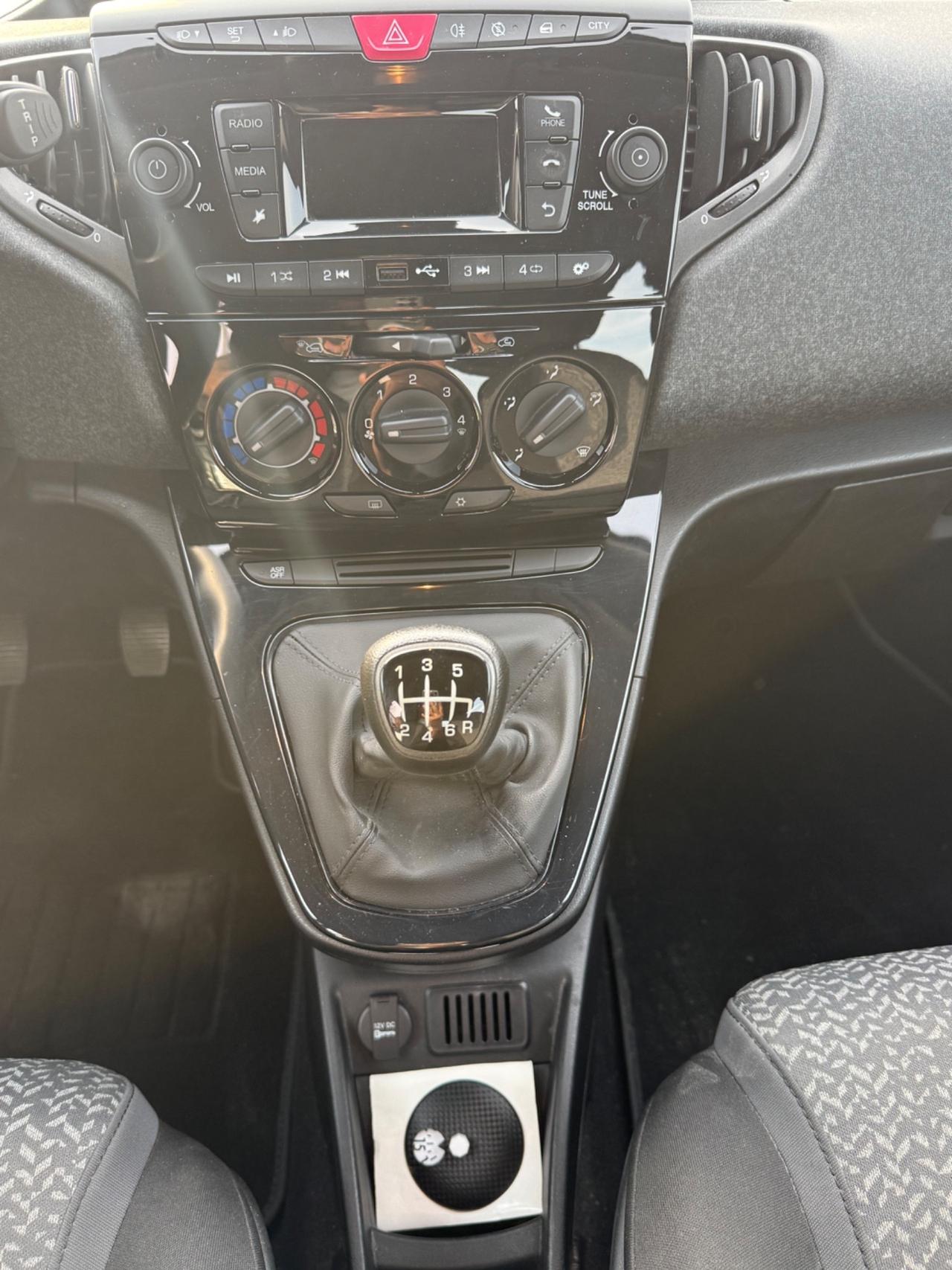 Lancia Ypsilon 1.0 FireFly 5 porte S&S Hybrid Alberta Ferretti