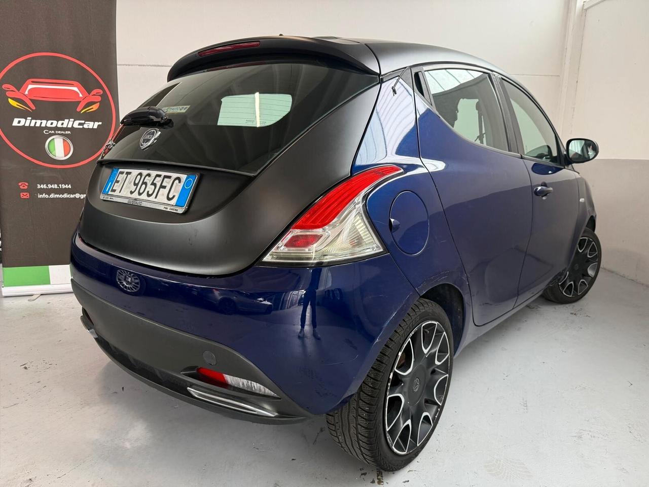 Lancia Ypsilon 1.2 69 CV 5 porte S Momodesign