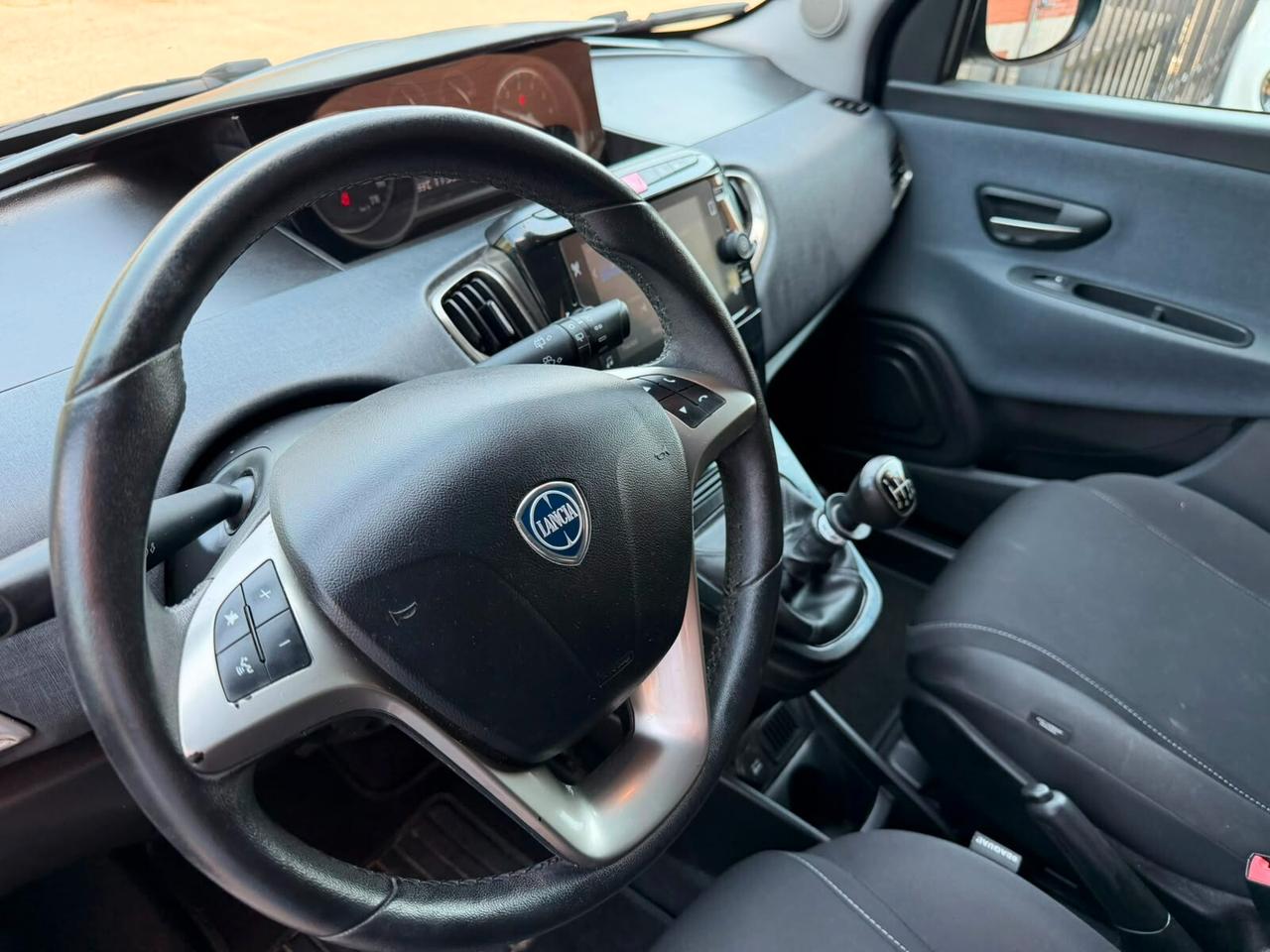 Lancia Ypsilon 1.0 FireFly 5 porte S&S Hybrid Ecochic Gold