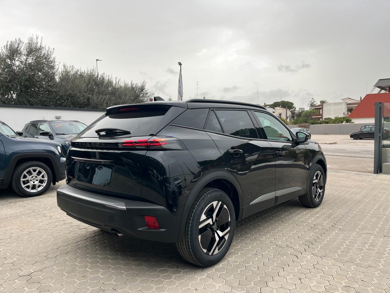 Peugeot 2008 1.2 puretech Allure s&s 100cv Km0
