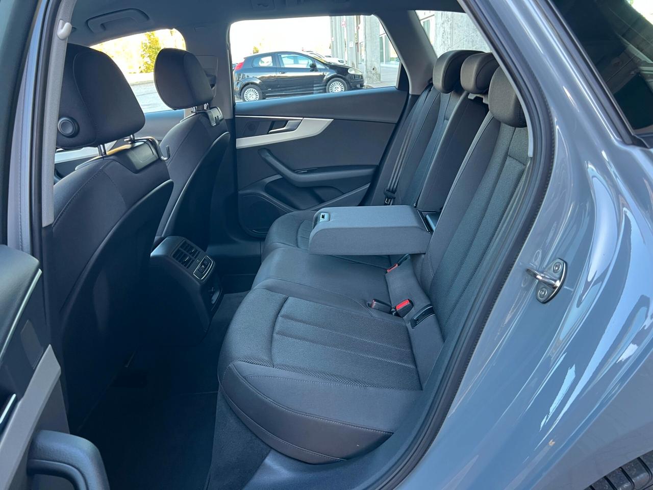 Audi A4 Avant 40 TDI quattro S tronic Business