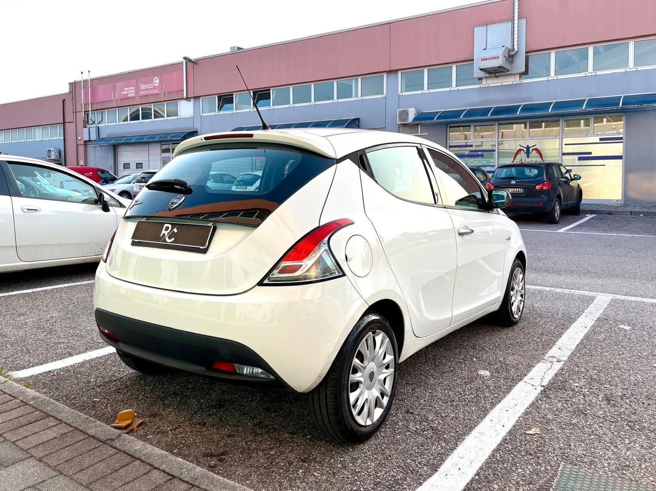 Lancia Ypsilon 1.3 MJT 16V 95 CV 5 porte S&S Silver