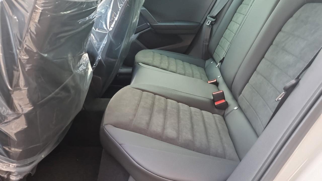 Seat Arona 1.5 TSI EVO DSG ACT FR Seat Arona 1.5 TSI EVO DSG ACT FR CON UN ANTICIPO DI 3000 EURO LA PORTI A CASA CON UNA RATA DA 299.93 EURO PER 35 MESI. DOPO PUOI RIFINANZIARE IL RESTO DELL' IMPORTO DOVUTO O LASCIARLA O SOSTITUIRLA CON UN'ALTRA AUTO NUOV