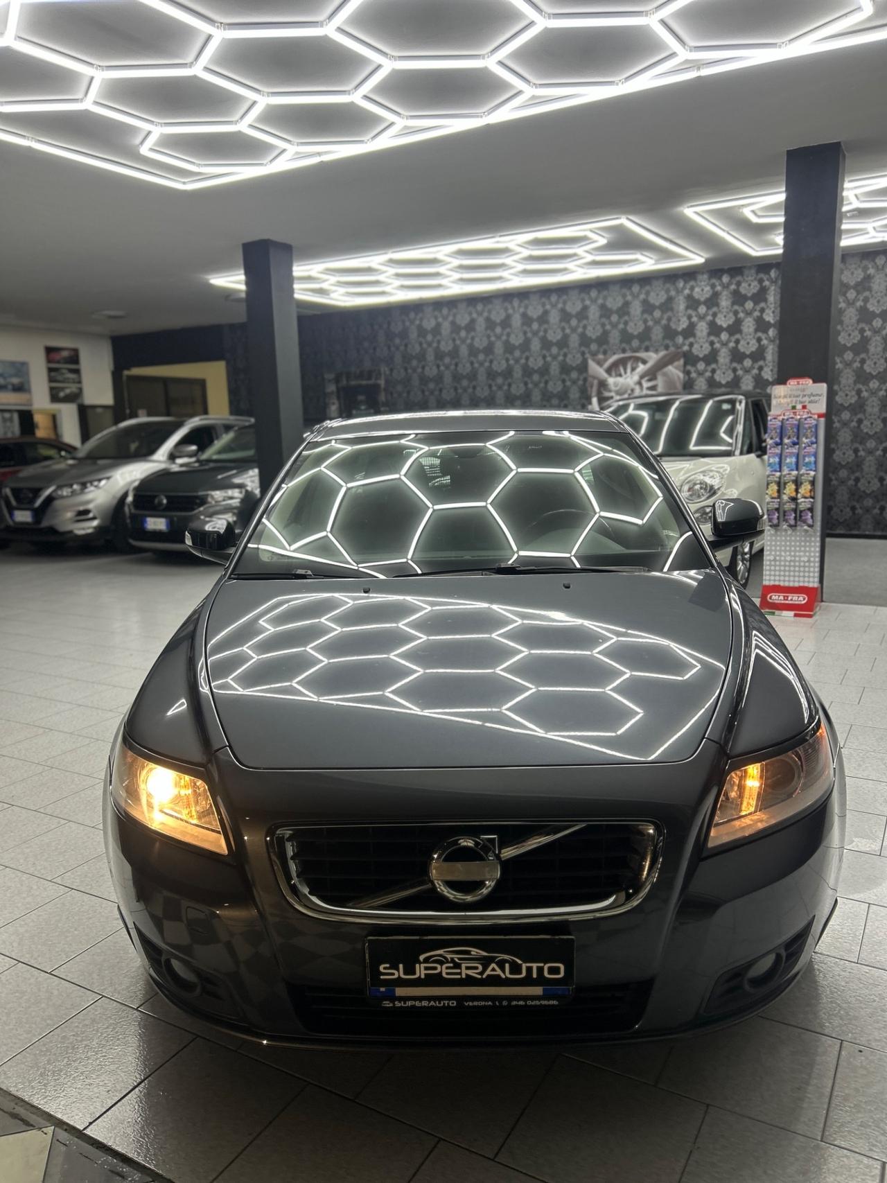 Volvo V50 D2 R-design