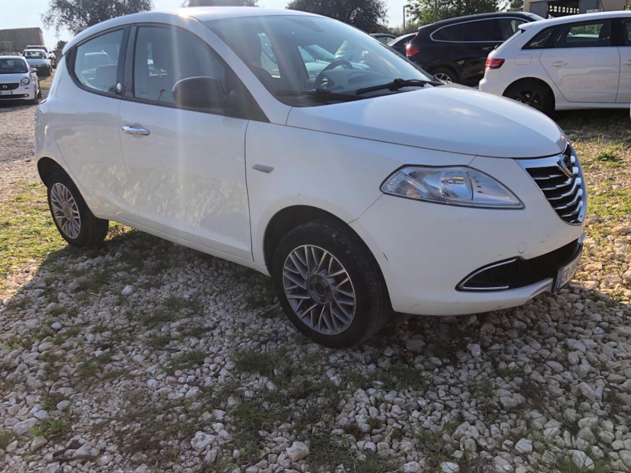 Lancia Ypsilon 0.9 TwinAir 85 CV 5 porte Metano Ecochic Gold