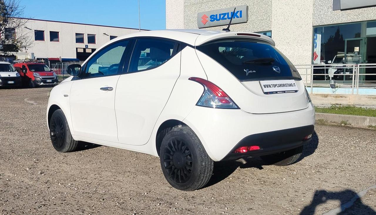 Lancia Ypsilon 1.0 firefly hybrid Silver s&s 70cv