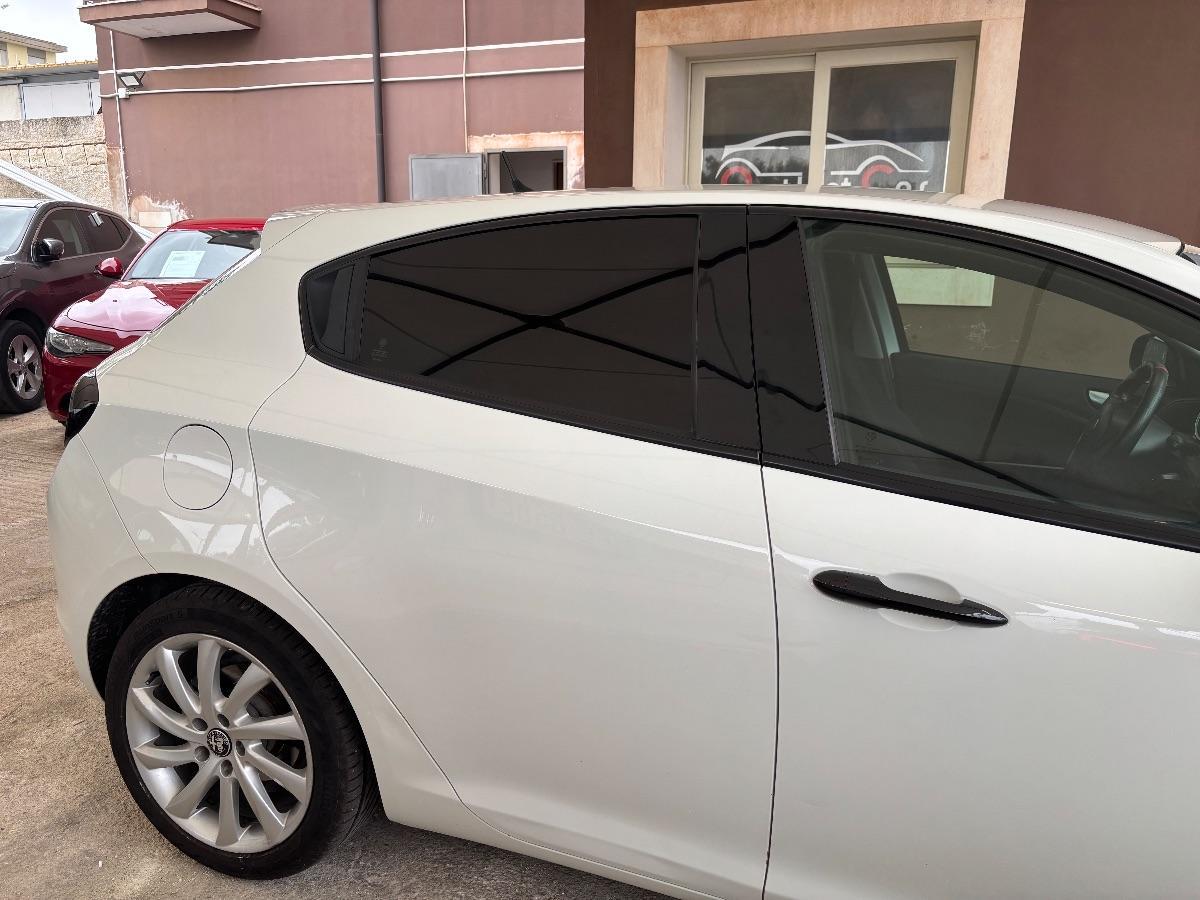 ALFA ROMEO - Giulietta - 2.0 JTDm-2 140 CV Exclusive