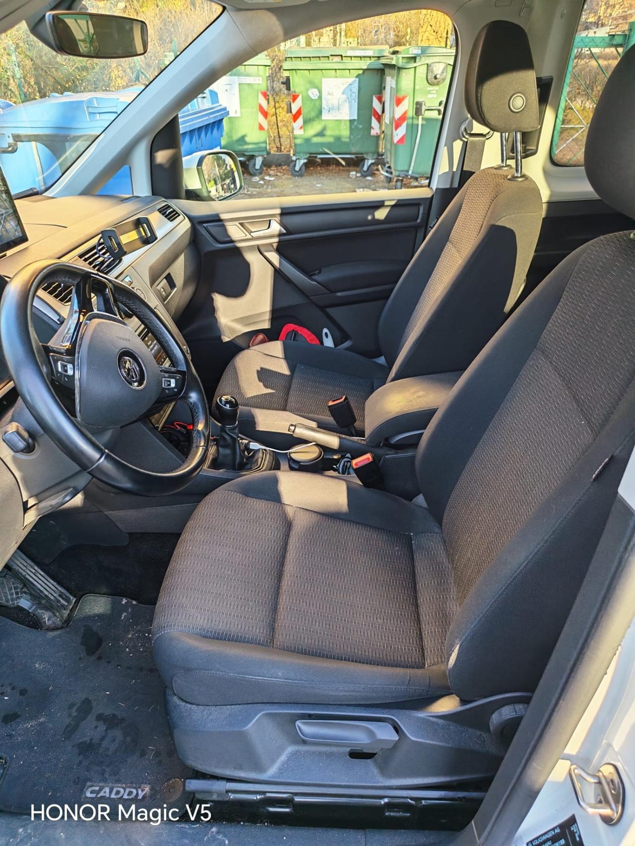 Volkswagen Caddy Maxi 2.0 TDI con allestimento per trasporto persona in carrozzina.