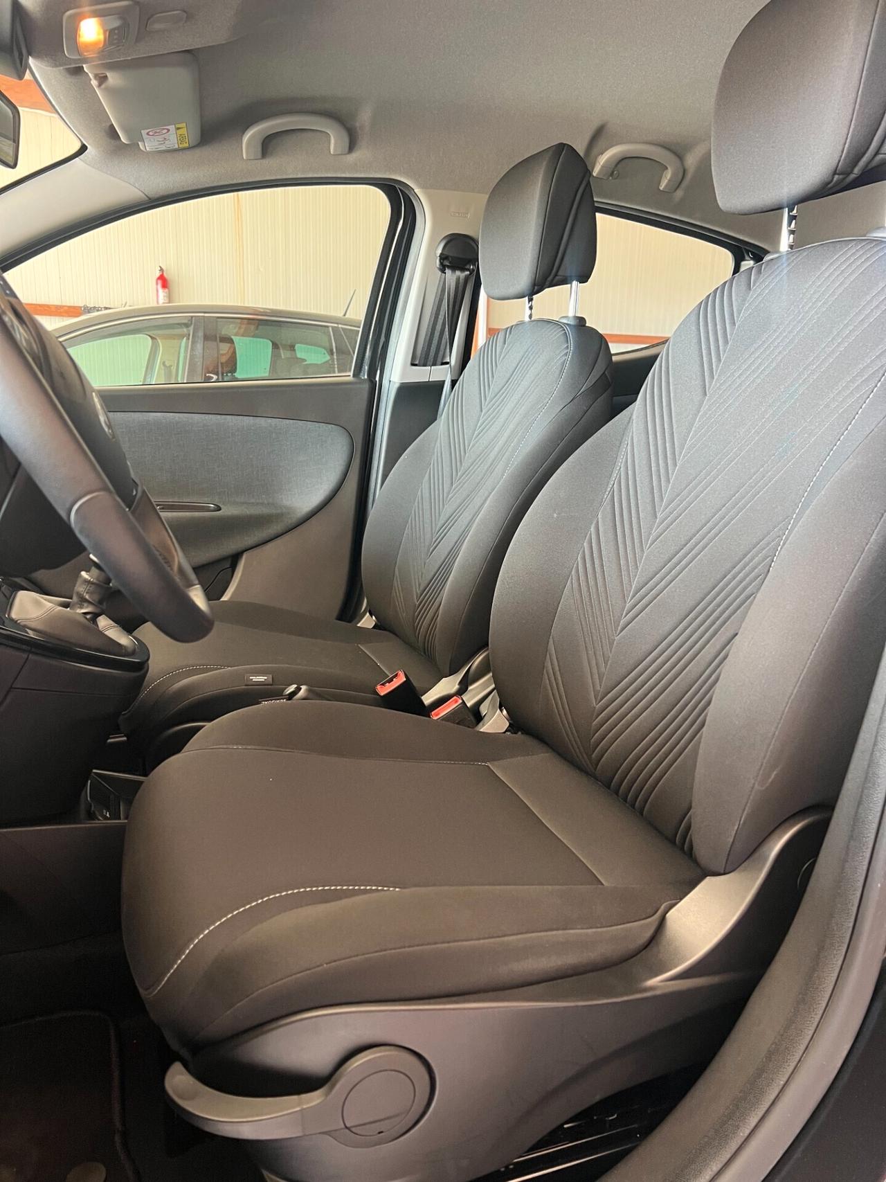 Lancia Ypsilon 1.0 FireFly 5 porte S&S Hybrid Ecochic Gold