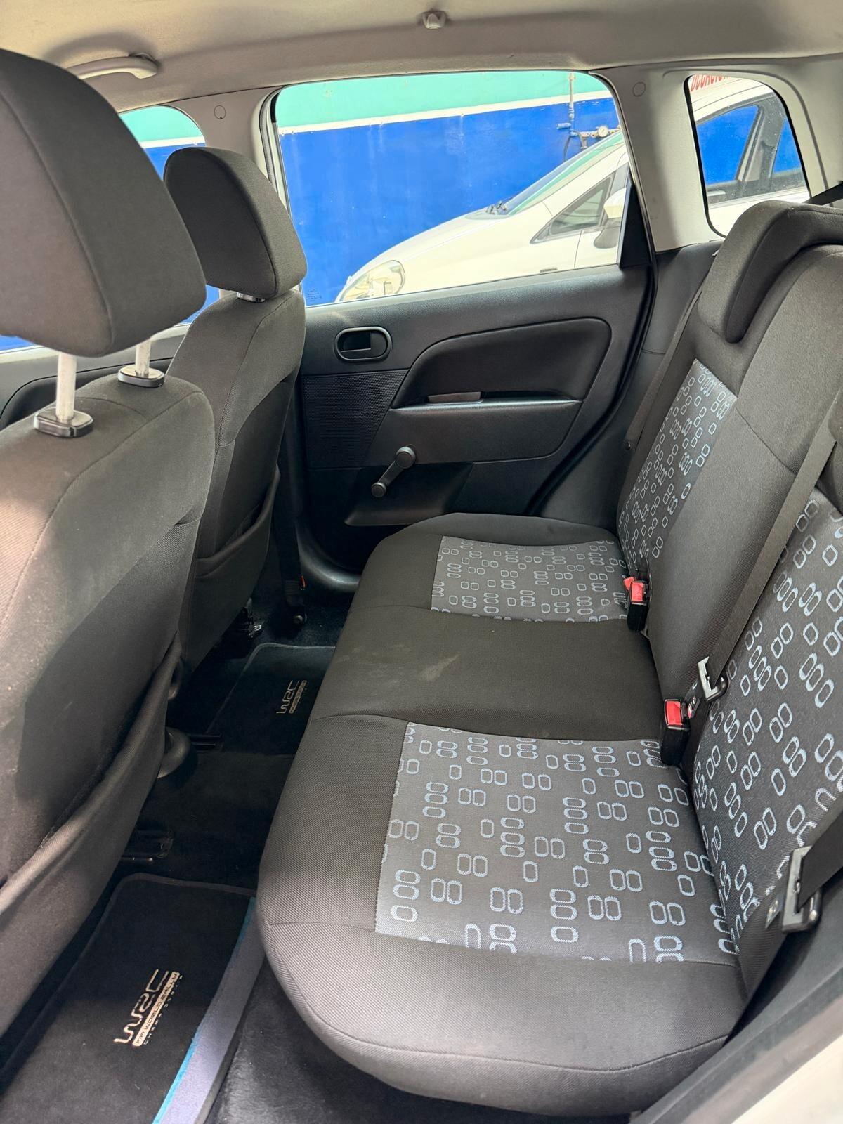 Ford Fiesta 1.4 16V 5p. Ghia