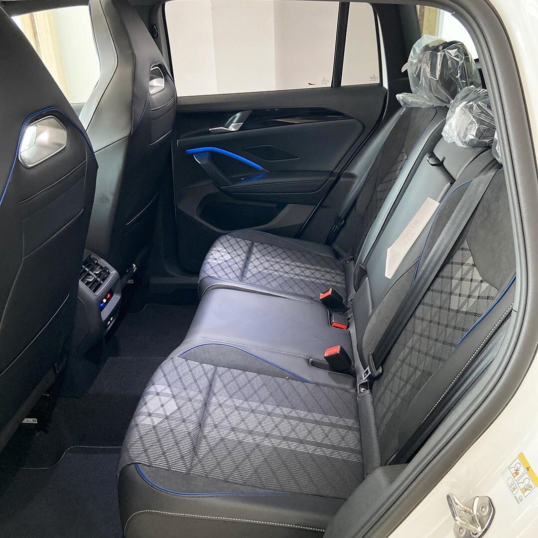 Volkswagen Tiguan 2.0 150cv DSG R-Line black pack |tetto+matrix+r19"|