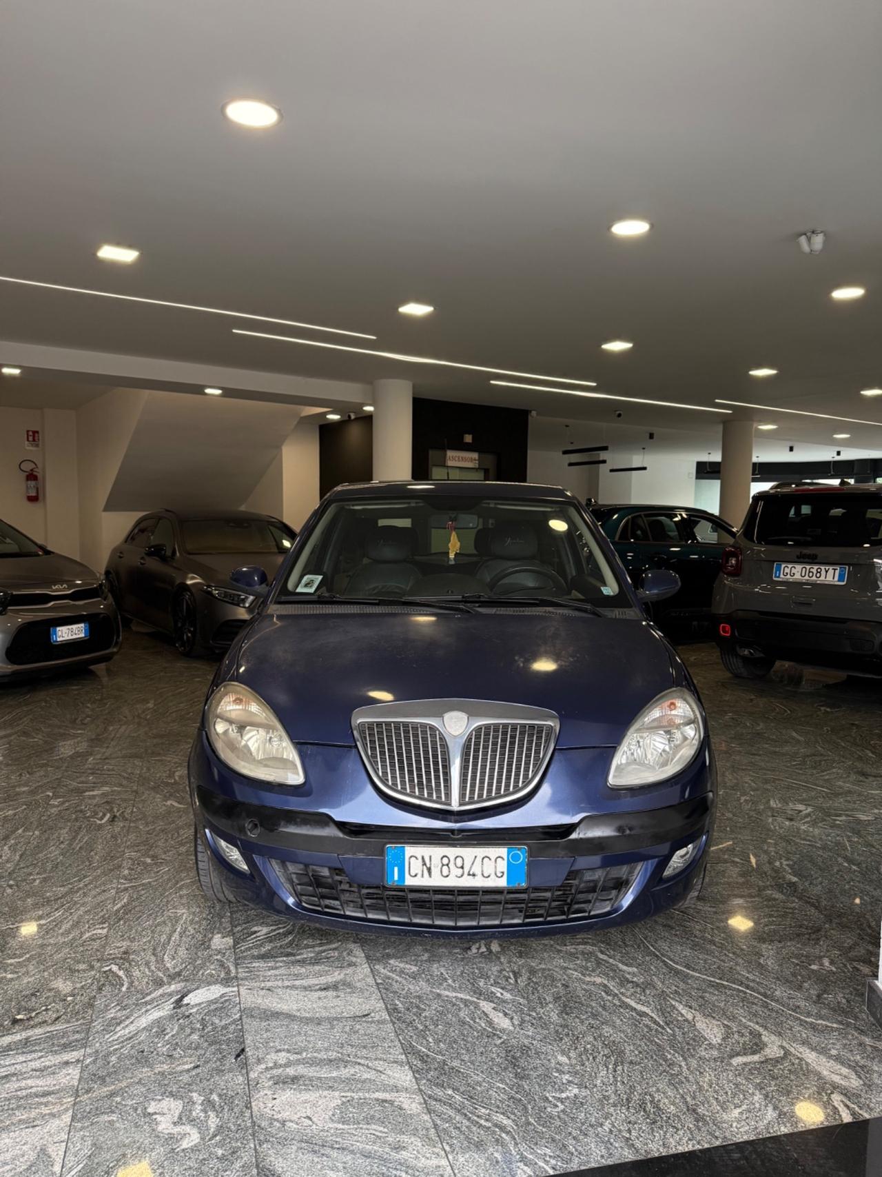 Lancia Ypsilon 1.2 16V Argento GPL