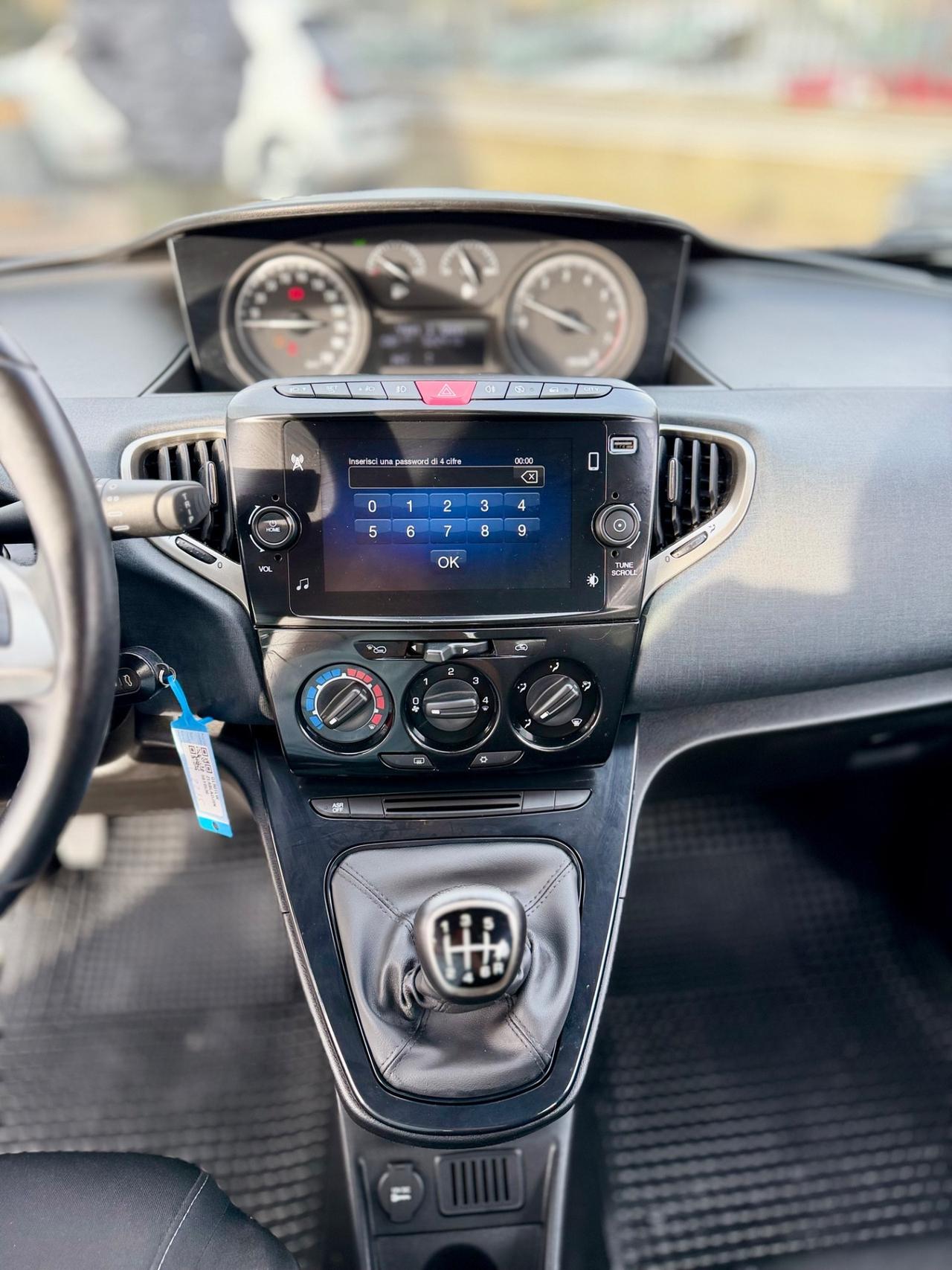 Lancia Ypsilon 1.0 FireFly 5 porte Hybrid Alberta Ferretti