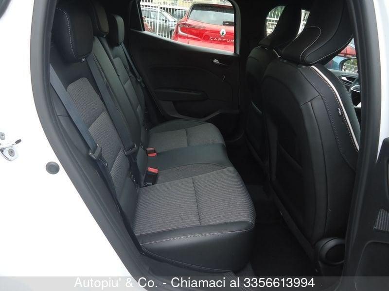 Renault Clio Full Hybrid 140 cv NEOPATENTATI