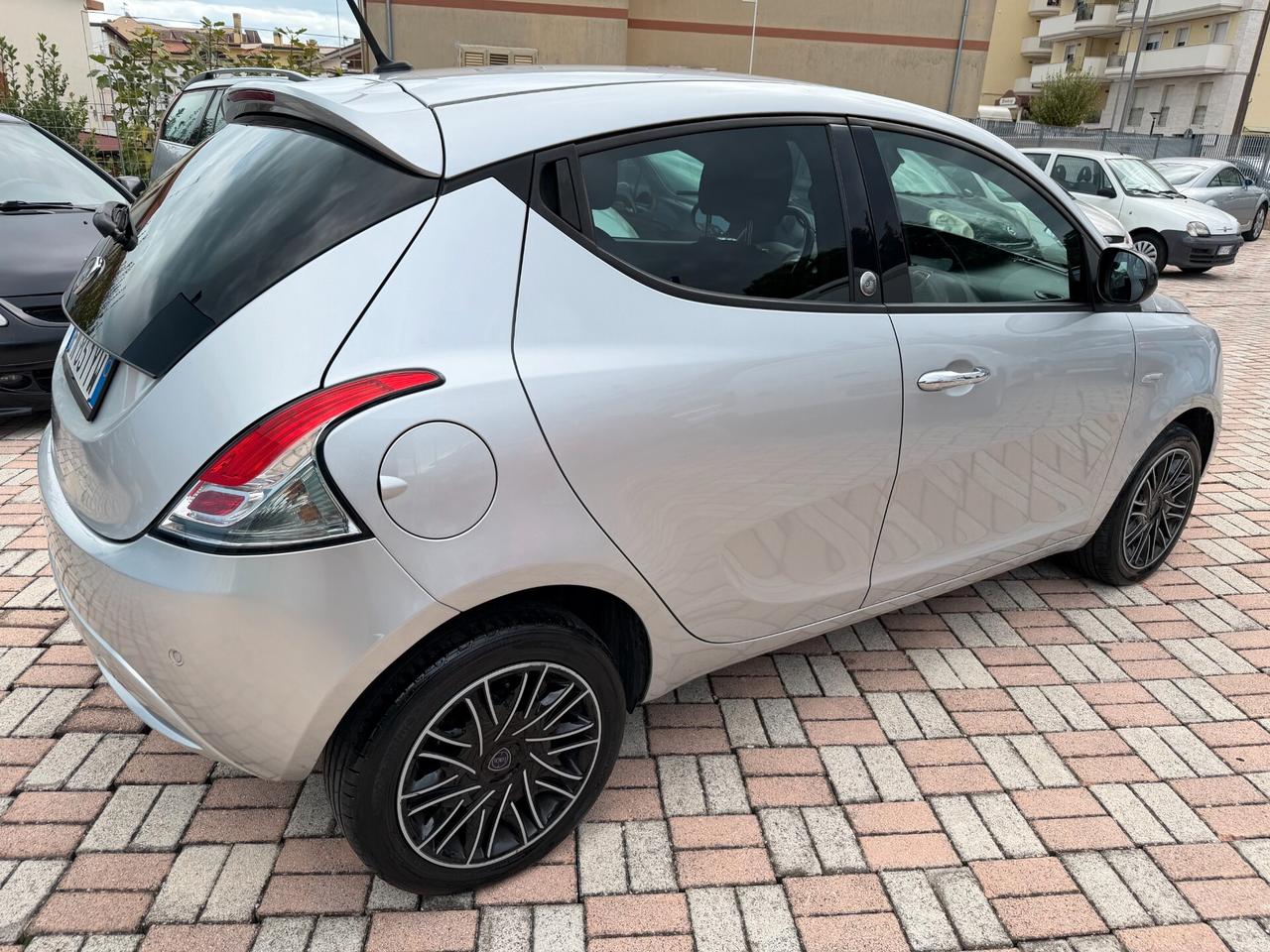 Lancia Ypsilon 1.2 69 CV 5 porte GPL Ecochic Platinum