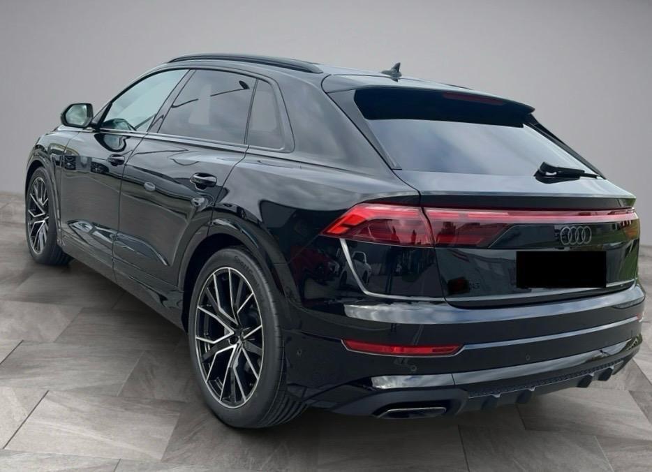 Audi Q8 SUV 45 TDI quattro-Rata da 600€ al mese