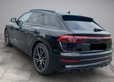 Audi Q8 SUV 45 TDI quattro-Rata da 600€ al mese
