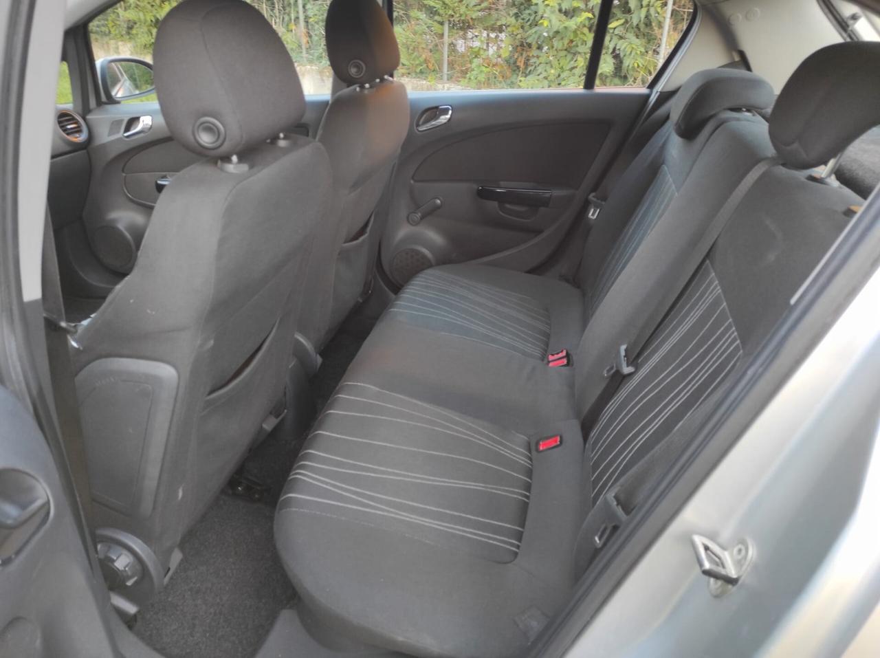 Opel Corsa 1.2 5 porte Cosmo