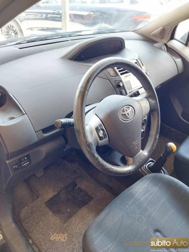 TOYOTA Yaris 1.3 3 porte