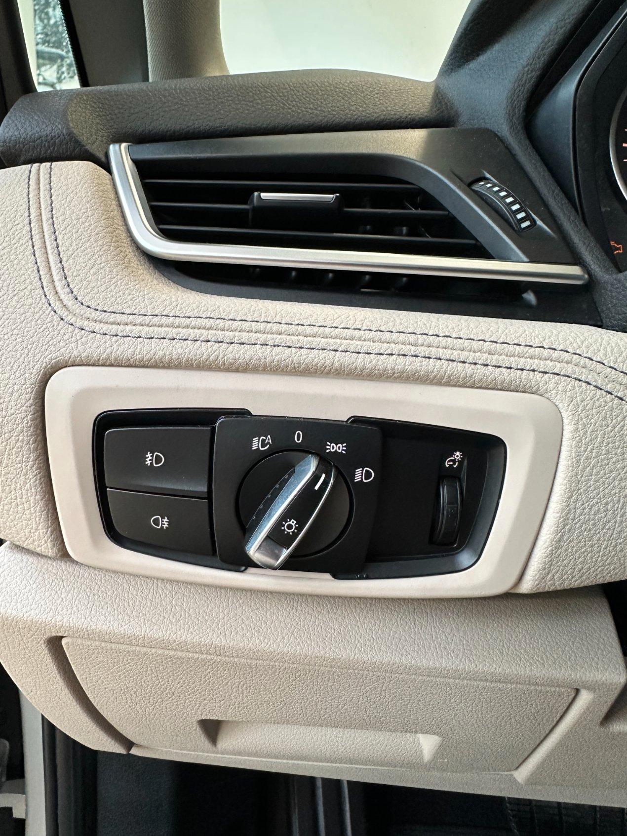 BMW 216 d Active Tourer Luxury Auto - LED - 17" - Pelle - Navi