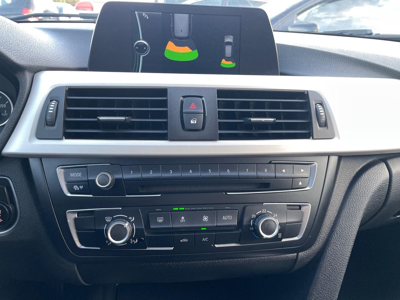 Bmw 320 320d Touring cambio automatico - navigatore